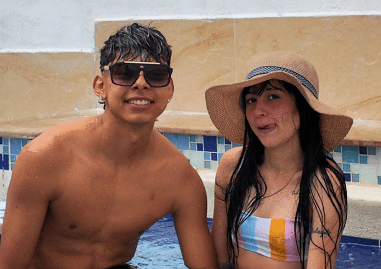 clientes-felices-hotel-en-mesitas-11