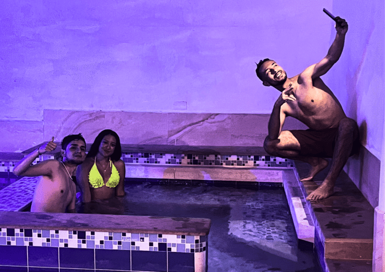 clientes-felices-hotel-en-mesitas-2