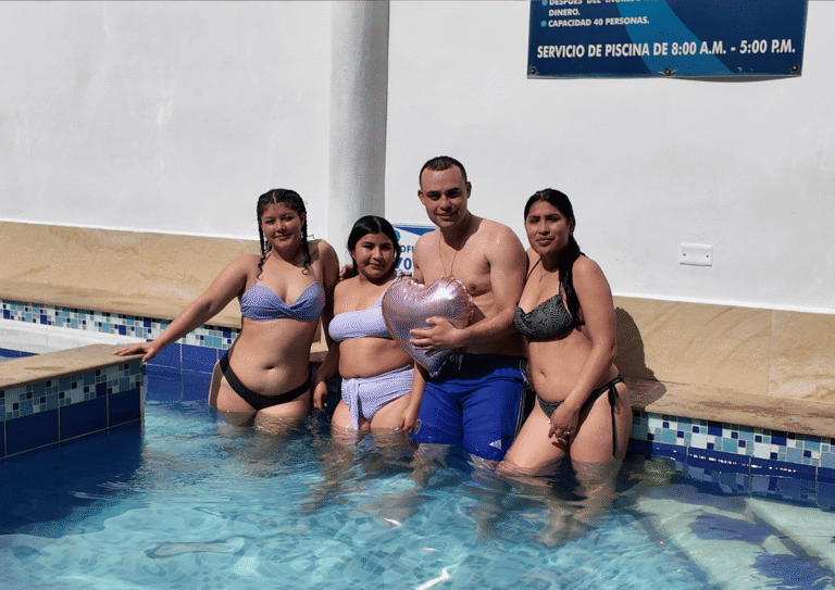 clientes-felices-hotel-en-mesitas-6